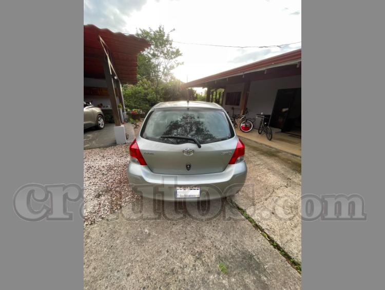 Toyota YARIS 2011 - foto 1