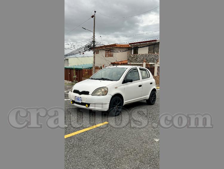 Toyota YARIS 2003 - foto 1