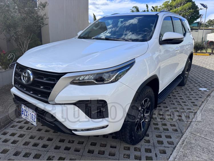 Toyota FORTUNER 2024 - foto 1