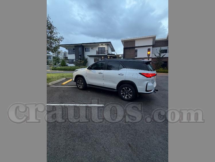 Toyota FORTUNER SRV TSS 2025 - foto 1