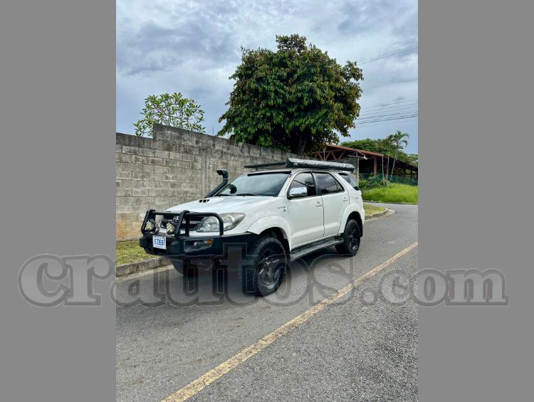 Toyota FORTUNER 2007 - foto 1
